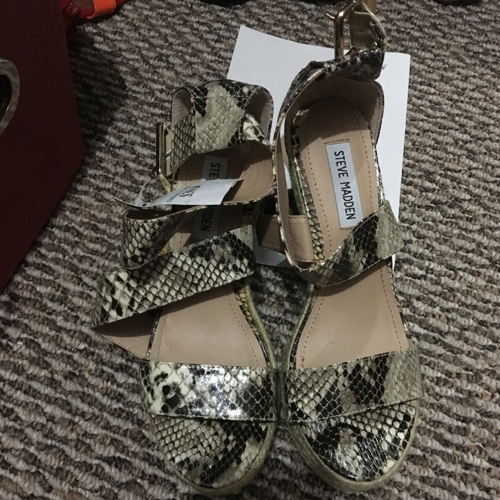 Steve Madden wedge sandals never worn with tags - size 7